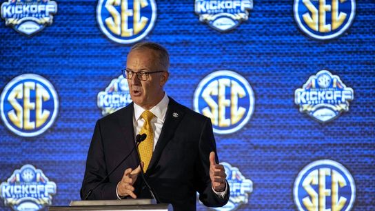 SEC commissioner: COVID-19 schedule changes not planned in '21 (College Football)