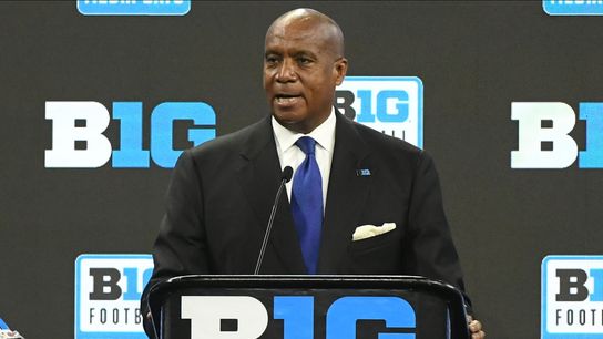 Big Ten names Barry Alvarez adviser of football (College Football)
