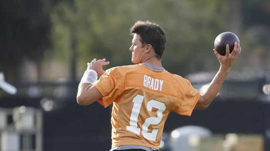 Bucs' Bruce Arians: Tom Brady to play in preseason (NFL)