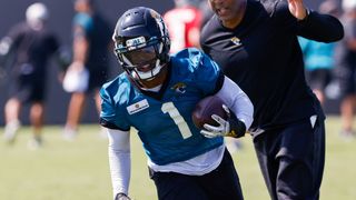 Reports: Jags RB Travis Etienne (foot) could miss season (NFL)
