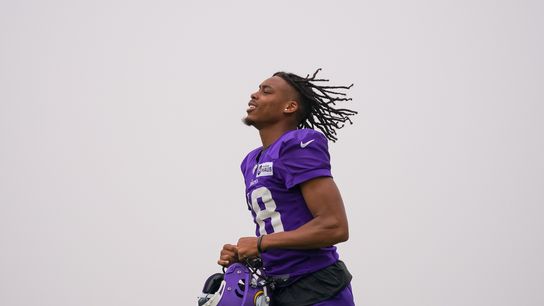 Report: Vikings WR Justin Jefferson suffers sprained AC joint (NFL)