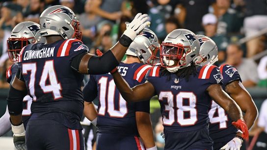 Patriots' offense cruises in blowout win over Eagles (NFL)