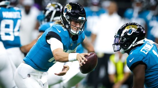 Report: Jags RB Travis Etienne (foot) out indefinitely (NFL)
