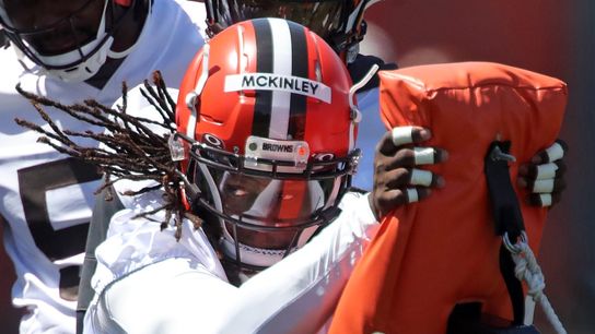 Report: Browns fear torn Achilles for Takkarist McKinley (NFL)