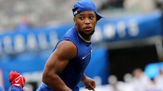 Giants RB Saquon Barkley takes live hits for first time (NFL)