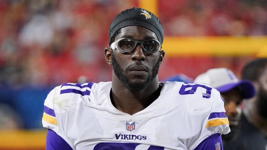 Vikings trade DE Stephen Weatherly to Broncos (NFL)