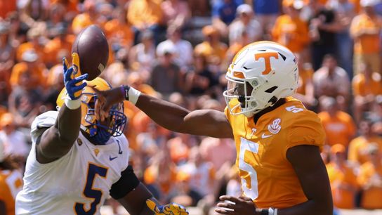 Kenny Pickett leads Pitt to narrow win at Tennessee (College Football)