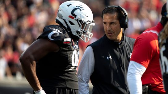 Desmond Ridder helps No. 7 Cincinnati rout Murray State- (College Football)