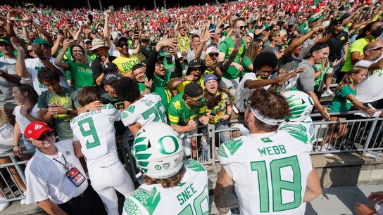 Top 25 roundup: No. 12 Oregon knocks off No. 3 Ohio State (College Football)