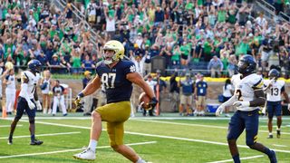 No. 8 Notre Dame turns back Toledo upset bid with late TD pass (College Football)