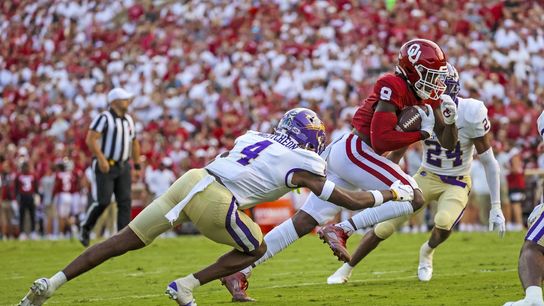 No. 4 Oklahoma rolls in 76-0 rout over Western Carolina (College Football)