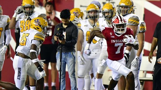 Indiana's big-play defense overwhelms visiting Vandals (College Football)