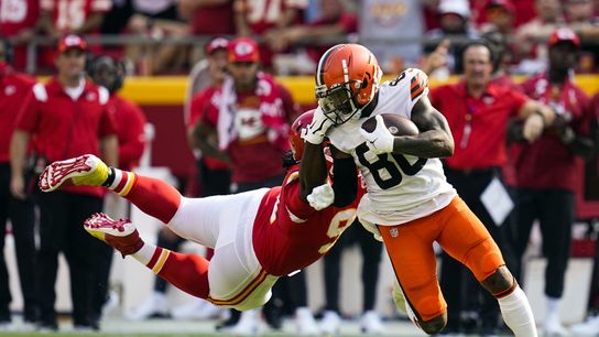 Browns WR Jarvis Landry week-to-week with MCL sprain (NFL)