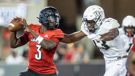 Louisville stuns UCF with late game-winning pick-6 (College Football)