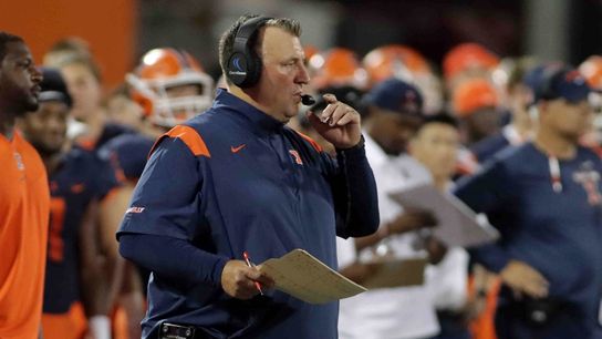 Chase Brown, Illinois run all over Charlotte (College Football)