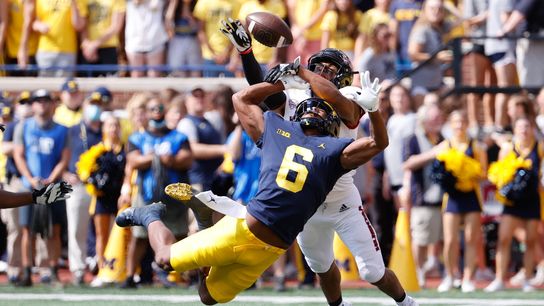 Blake Corum fuels No. 25 Michigan in rout of No. Illinois (College Football)
