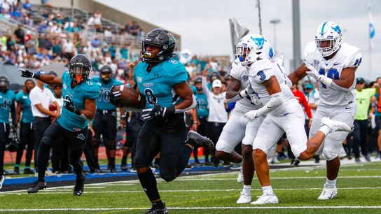 No. 17 Coastal Carolina hosts winless UMass (College Football)