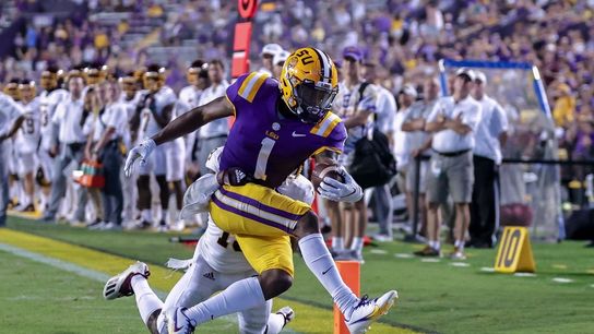 LSU leans on passing game, breezes past Central Michigan (College Football)