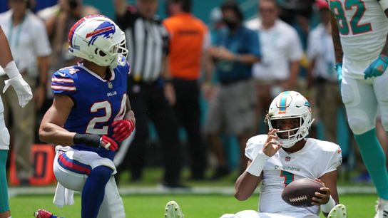 Dolphins QB Tua Tagovailoa (rib) exits vs. Bills (NFL)