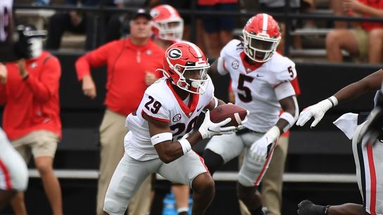 Early SEC showdown pits No. 8 Arkansas against No. 2 Georgia (College Football)