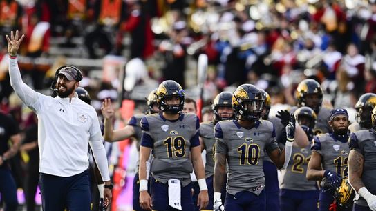 Reports: Kent State focusing on Kenni Burns as new coach (College Football)