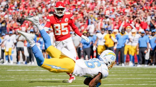 Chargers cash in on turnovers, stun Chiefs 30-24 (NFL)