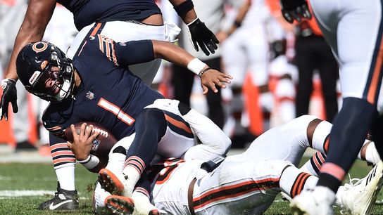Myles Garrett, Browns spoil Bears QB Justin Fields' first start (NFL)