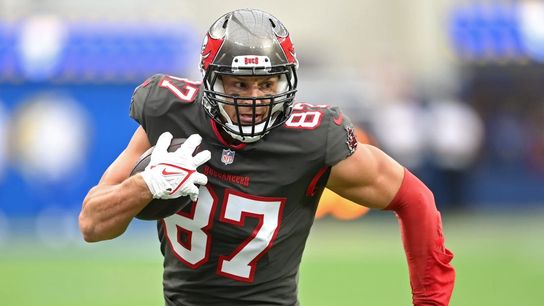 Report: Bucs TE Rob Gronkowski (rib) out for Patriots reunion (NFL)