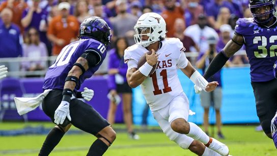 Bijan Robinson leads Texas to gritty win over TCU (College Football)