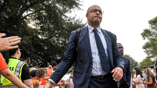 Virginia hires Clemson OC Tony Elliott as head coach (College Football)