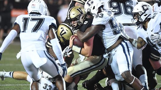 Vanderbilt slips past UConn on final play (College Football)