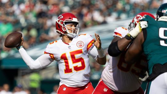 Patrick Mahomes fires five TDs as Chiefs handle Eagles (NFL)