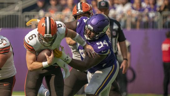 Vikings put DT Dalvin Tomlinson on COVID list (NFL)