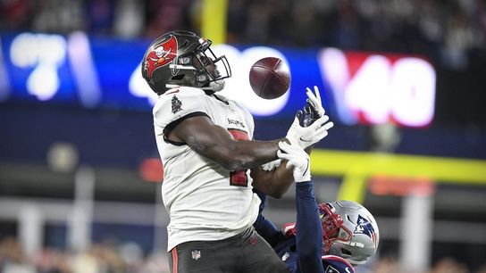 Reports: Patriots host free agent RB Leonard Fournette (NFL)