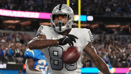 Report: Raiders' Darren Waller game-time call vs. Eagles (NFL)