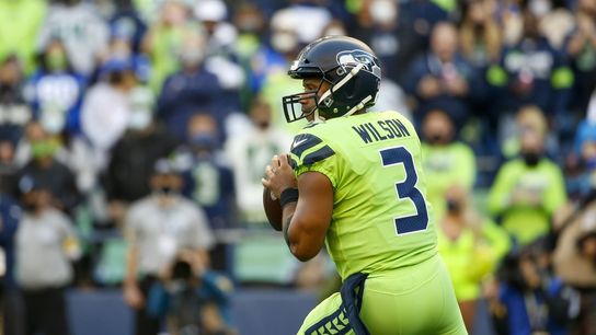Seahawks' Russell Wilson leaves with finger injury (NFL)