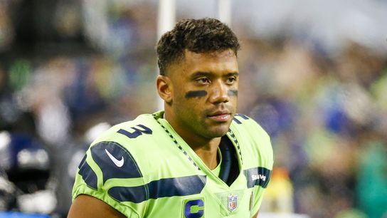 Report: Seahawks' Russell Wilson to have MRI, consult with hand specialist (NFL)