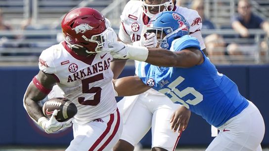 No. 17 Ole Miss foils conversion attempt, edges No. 13 Arkansas (College Football)