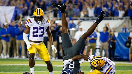 No. 16 Kentucky remains undefeated, romping past LSU (College Football)