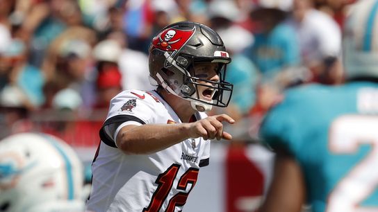 Tom Brady, Antonio Brown team to lead Bucs past Dolphins in 45-17 romp (NFL)