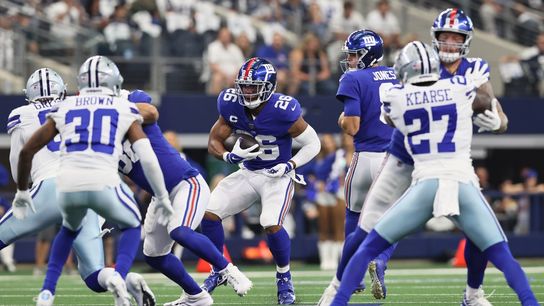 Giants' Saquon Barkley carted off, ruled out with ankle injury (NFL)