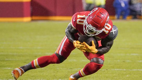Chiefs WR Tyreek Hill (knee) sits out practice (NFL)