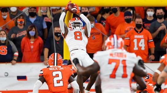 Clemson hangs on as Syracuse misses late FG (College Football)