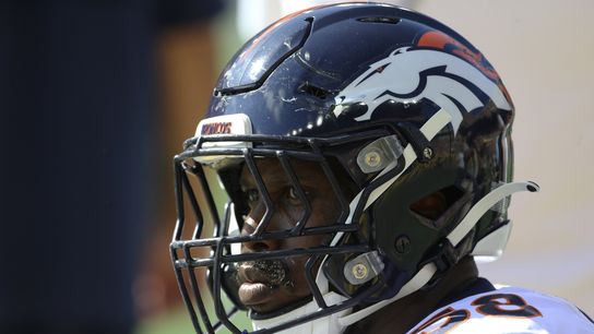 Broncos LB Von Miller leaves game with ankle injury (NFL)