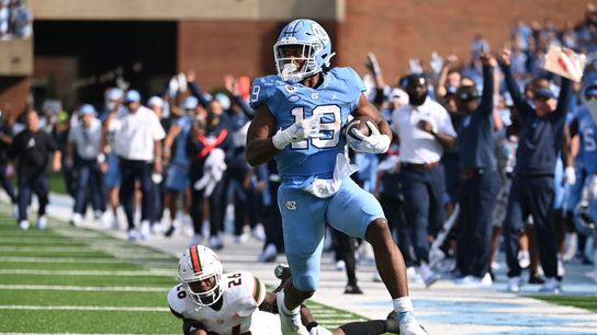 UNC holds off Miami behind Sam Howell's 4 TDs (College Football)