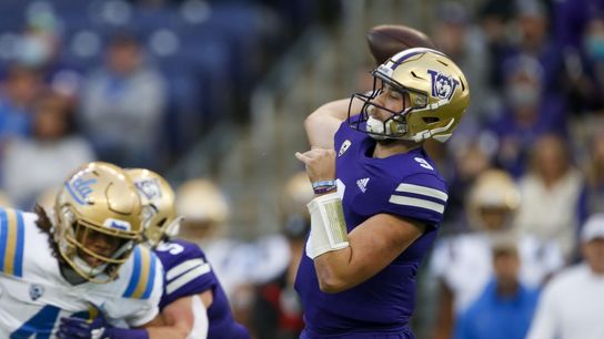 Dorian Thompson-Robinson tosses 2 TDs as UCLA edges Washington (College Football)