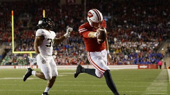 Wisconsin holds off late charge from Army (College Football)