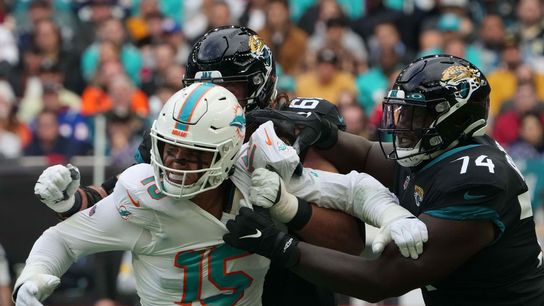 Jaguars end 20-game losing skid, jolt Dolphins in London (NFL)
