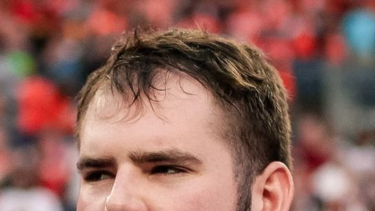 Giants sign veteran OT Will Holden (NFL)