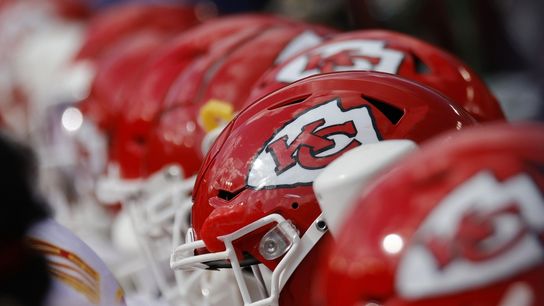 Chiefs OL coach Andy Heck enters COVID protocols (NFL)